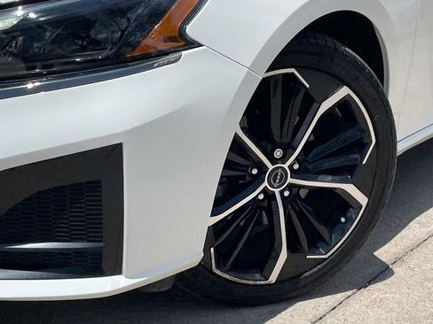 Used 2024 Nissan Altima 2.5 SR FWD image 9