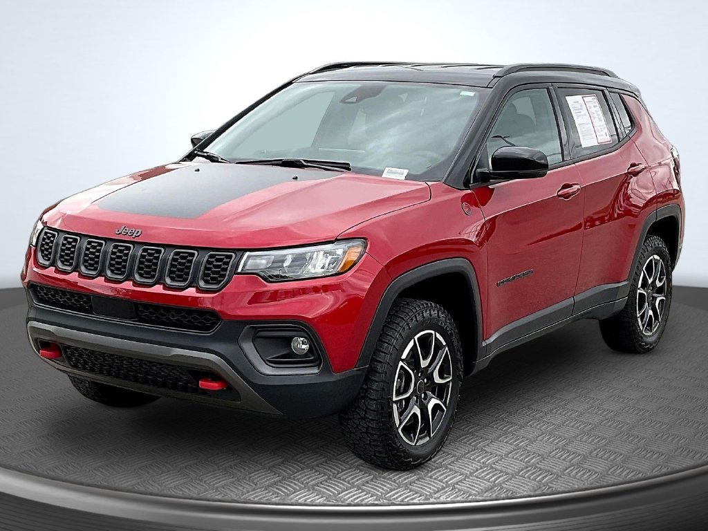 Used 2025 Jeep Compass Trailhawk AWD/4WD image 3