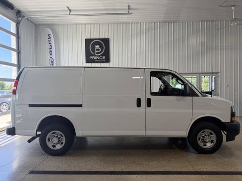 Used 2021 Chevrolet Express 2500 w/ Driver Convenience Package RWD image 5
