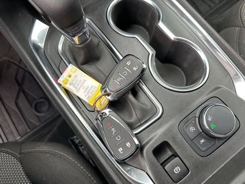 Used 2023 Chevrolet Traverse LT image 21