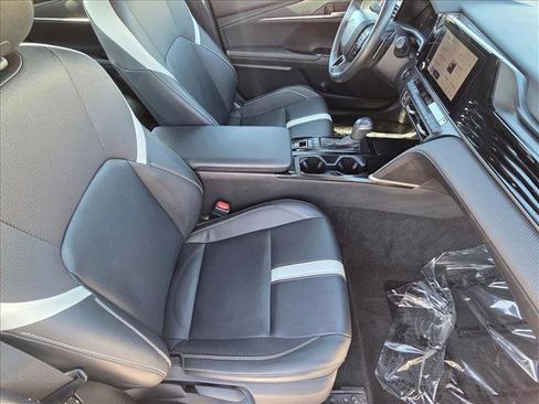 Used 2025 Toyota Camry SE image 19