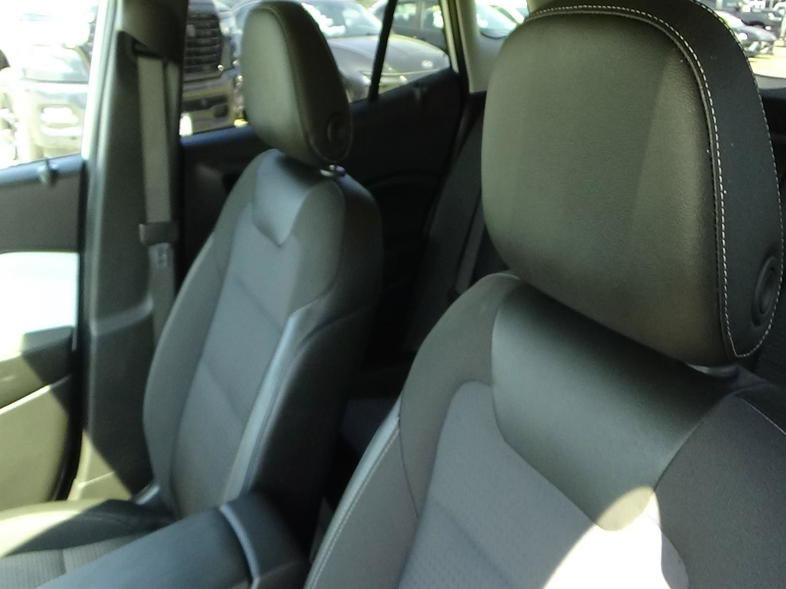 Used 2025 Chevrolet Trax LT FWD image 17