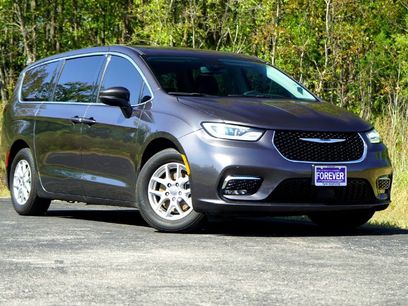 Used 2023 Chrysler Pacifica Touring-L