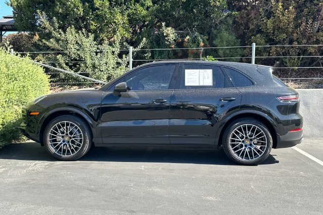 Used 2022 Porsche Cayenne AWD/4WD image 2