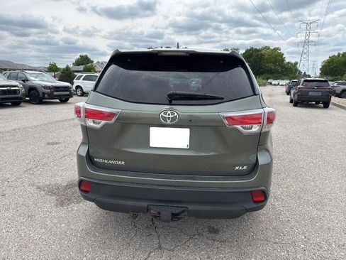 Used 2014 Toyota Highlander XLE FWD image 16