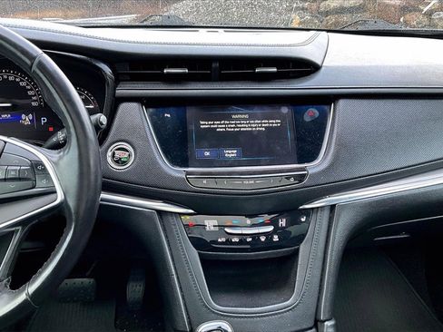 Used 2017 Cadillac XT5 Luxury w/ Driver Awareness Package image 29