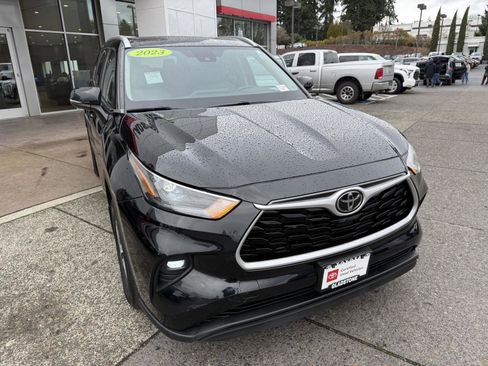 Certified 2023 Toyota Highlander XLE image 8
