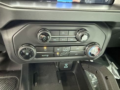 New 2025 Ford Bronco Badlands w/ Sasquatch Package AWD/4WD image 18