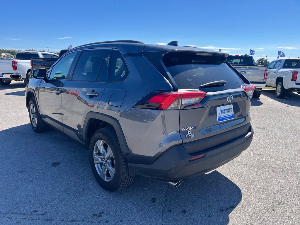 Used 2025 Toyota RAV4 XLE AWD/4WD image 3