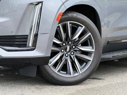 Used 2021 Cadillac Escalade Sport Platinum AWD/4WD image 2