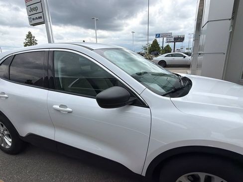 Used 2022 Ford Escape SE w/ Cold Weather Package AWD/4WD image 2