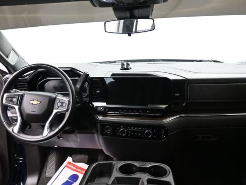 Used 2023 Chevrolet Silverado 1500 LT image 3