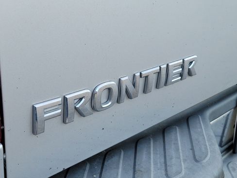 Used 2019 Nissan Frontier SV image 10