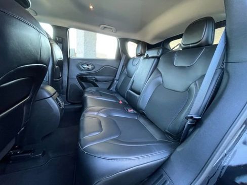 Used 2021 Jeep Cherokee Latitude Plus image 25