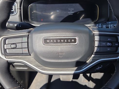 Used 2022 Jeep Wagoneer Series II image 16