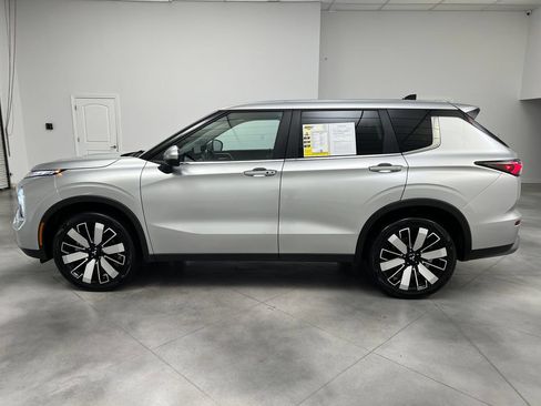 Used 2025 Mitsubishi Outlander SE FWD image 5
