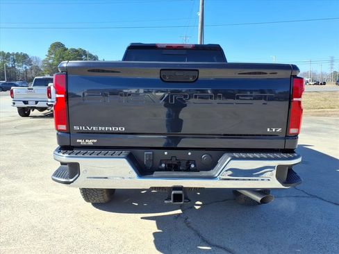 Used 2024 Chevrolet Silverado 2500 LTZ w/ LTZ Plus Package image 6