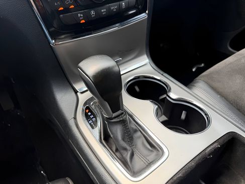 Used 2020 Jeep Grand Cherokee Altitude AWD/4WD image 25
