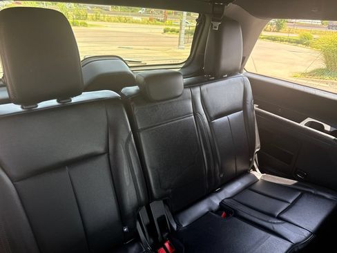 Used 2020 Ford Expedition XLT w/ Equipment Group 202A AWD/4WD image 14