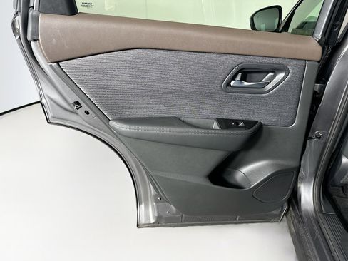 Used 2023 Nissan Rogue SV image 25