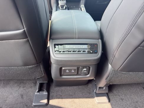 New 2026 Nissan Pathfinder Platinum AWD/4WD image 32