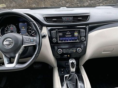 Used 2019 Nissan Rogue Sport SL w/ Premium Package image 6