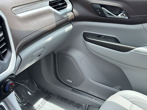 Used 2021 GMC Acadia SLT w/ Premium Package FWD image 25
