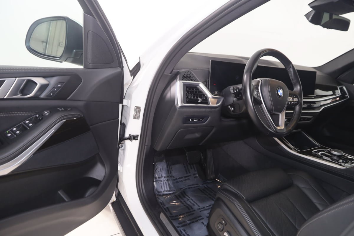 Used 2024 BMW X5 xDrive40i w/ Parking Assistance Package AWD/4WD image 42