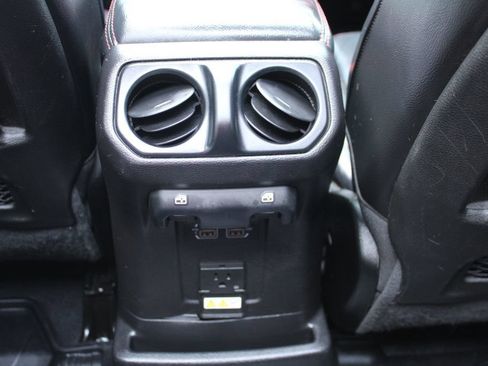 Used 2018 Jeep Wrangler Unlimited Rubicon AWD/4WD image 29