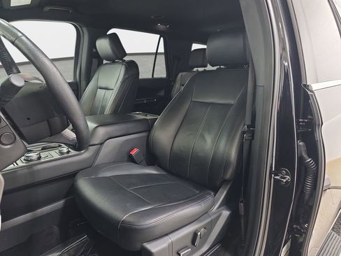 Used 2019 Ford Expedition XLT w/ Equipment Group 202A AWD/4WD image 14