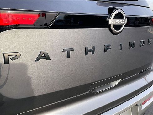 Certified 2024 Nissan Pathfinder SL w/ SL Premium Package image 9