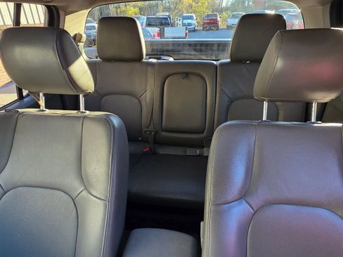 Used 2013 Nissan Frontier SL w/ Moonroof Pkg image 19