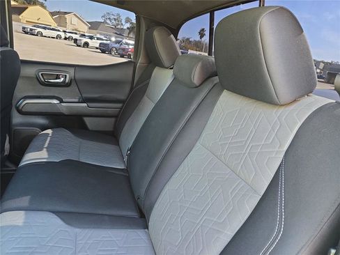 Used 2023 Toyota Tacoma TRD Off-Road w/ Advanced Technology Package image 12