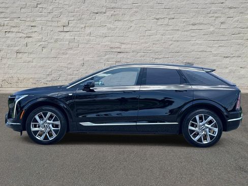 Used 2025 Cadillac Optiq Luxury 2 w/ LPO, Floor Liner Package AWD/4WD image 2