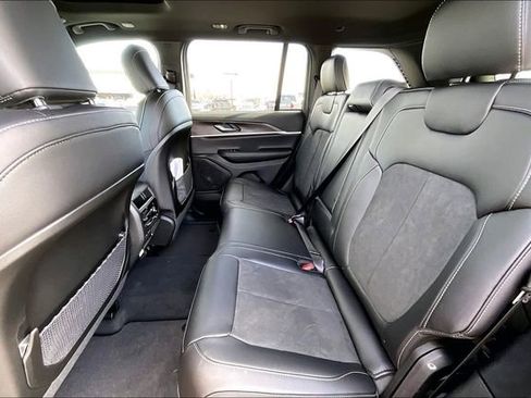 New 2026 Jeep Grand Cherokee Laredo image 10