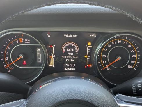 Used 2021 Jeep Wrangler Unlimited Sahara w/ Uconnect 4C Nav & Sound Group AWD/4WD image 15