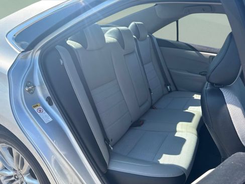 Used 2016 Toyota Camry SE FWD image 19