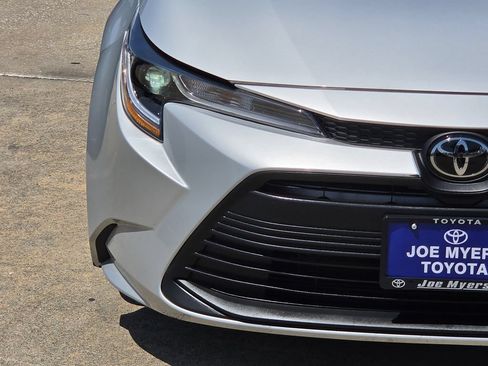 Used 2025 Toyota Corolla LE FWD image 5