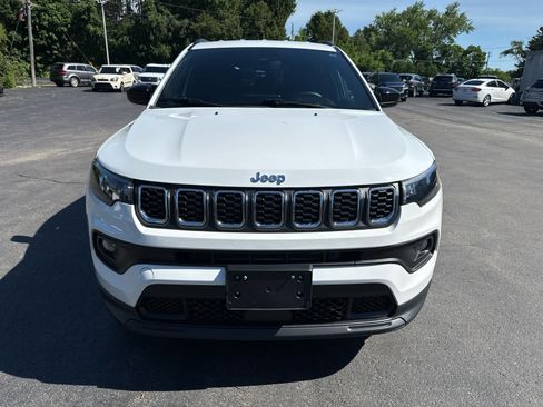 Used 2024 Jeep Compass Latitude AWD/4WD image 8