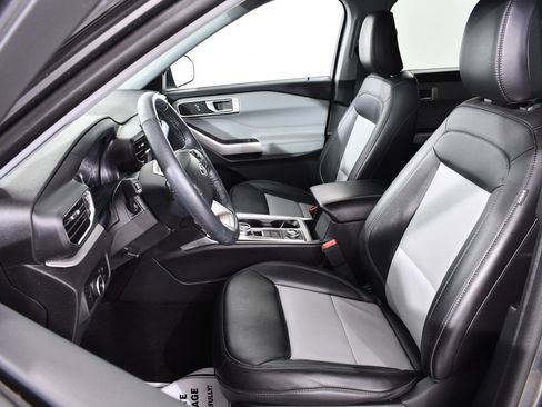 Used 2023 Ford Explorer XLT w/ Equipment Group 202A image 6