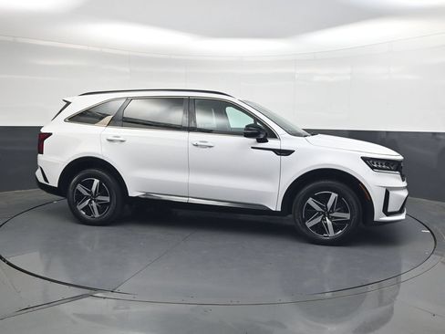 Used 2021 Kia Sorento S FWD image 4