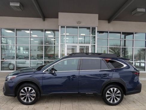 Used 2023 Subaru Outback Limited image 4