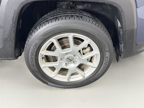 Used 2023 Jeep Renegade Latitude AWD/4WD image 33