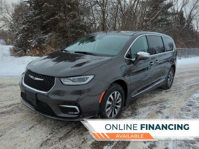 Used 2022 Chrysler Pacifica Limited