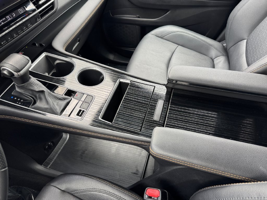 Certified 2025 Toyota Sienna XLE Woodland Edition AWD/4WD image 26
