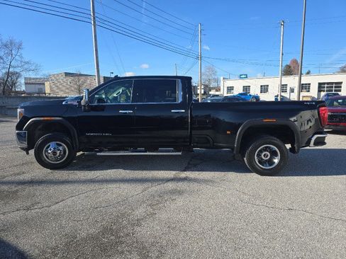 Used 2023 GMC Sierra 3500 SLT w/ SLT Convenience Package image 9