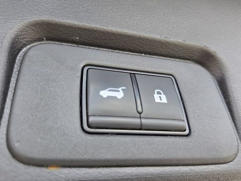 Used 2025 Nissan Rogue SV FWD image 17