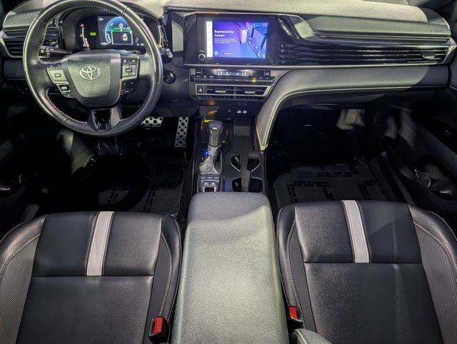 Used 2025 Toyota Camry SE FWD image 11