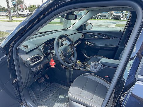 Certified 2023 Chevrolet TrailBlazer LT w/ Convenience Package FWD image 58