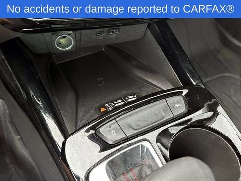 Certified 2024 Chevrolet Trax RS w/ Sunroof Package FWD image 28